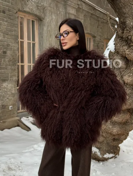 Шуба коричневая из меха ламы - фото 8
