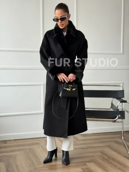 Черное пальто с мехом норки - фото 7