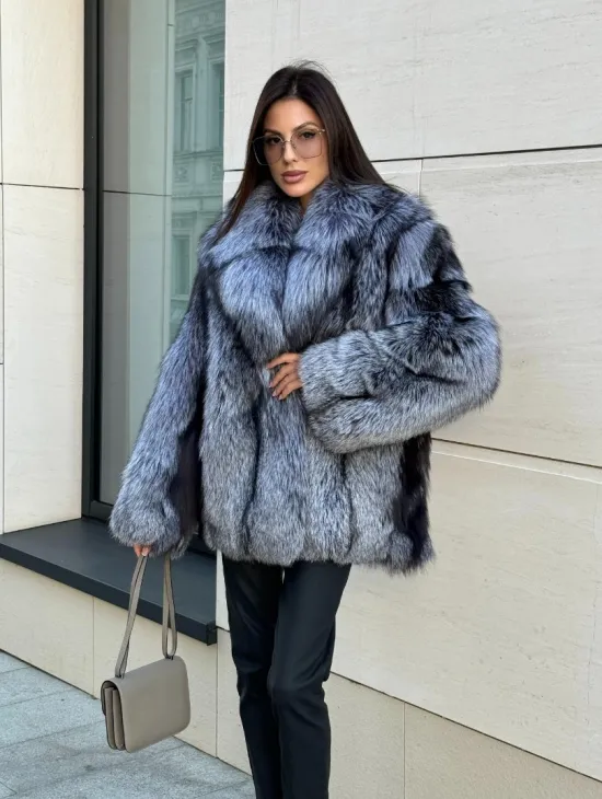 Шуба из меха чернобурки серебристо-черного цвета, цельные пластины - фото 10