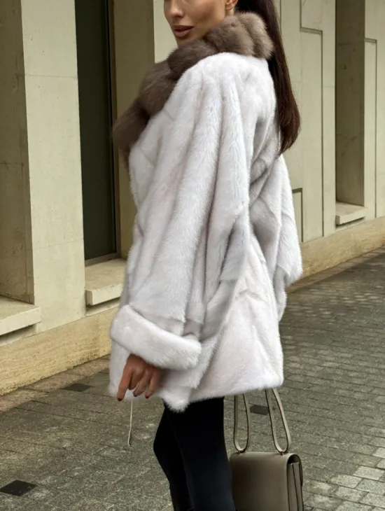 Шуба Oversize из норки с потайным поясом и английским воротником из меха куницы - фото 6