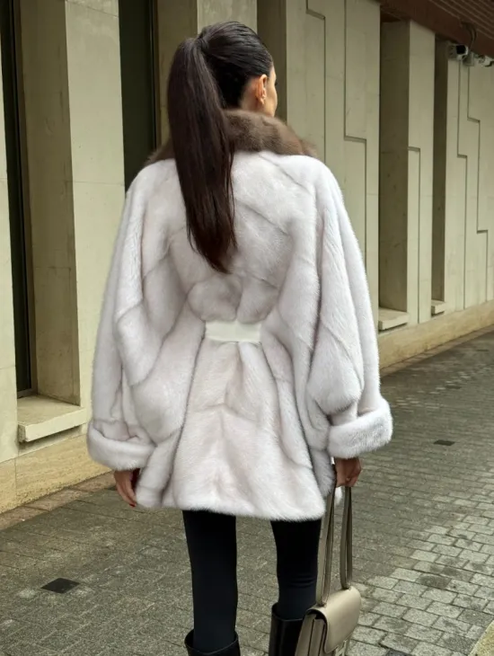 Шуба Oversize из норки с потайным поясом и английским воротником из меха куницы - фото 7
