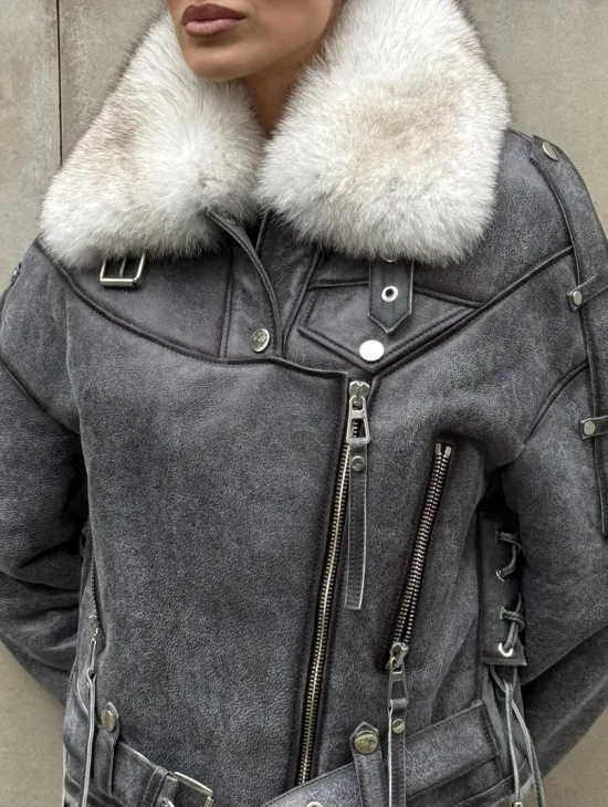 Стильная косуха-дубленка Vintage Grey с воротником из меха песца со шнуровкой на спине - фото 2