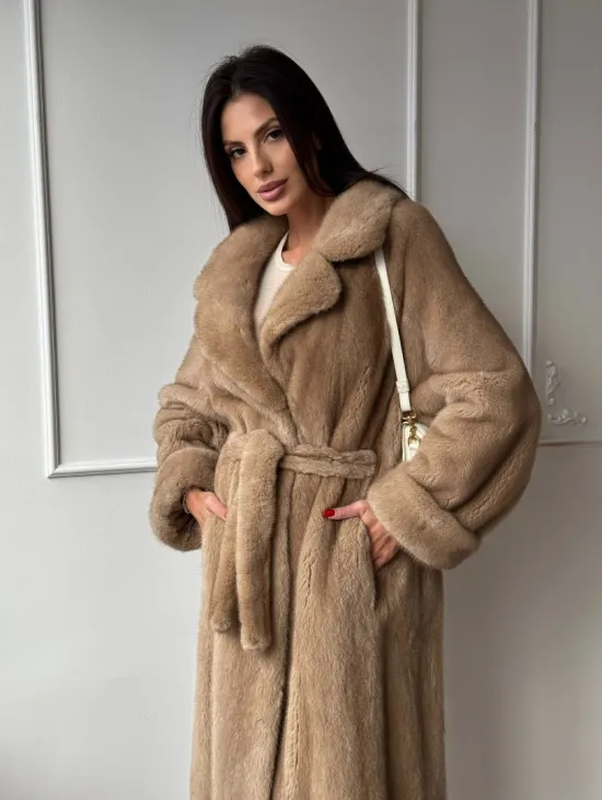 Длинная модная шуба кимоно из меха скандинавской норки со шлицей - фото 7