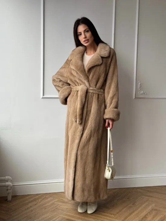 Длинная модная шуба кимоно из меха скандинавской норки со шлицей - фото 9