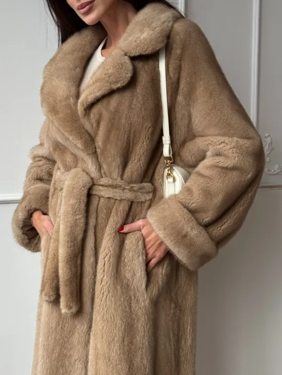 Длинная модная шуба кимоно из меха скандинавской норки со шлицей - фото 1