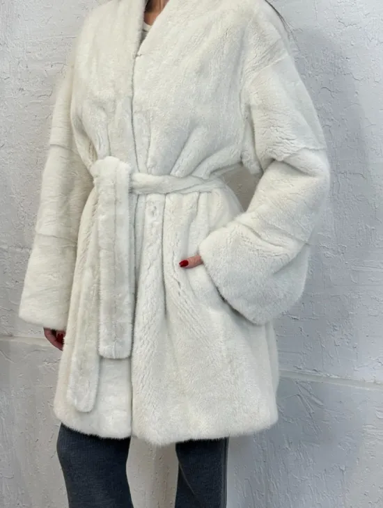 Светлая норковая шуба - халат средней длины из велюровой норки - фото 1