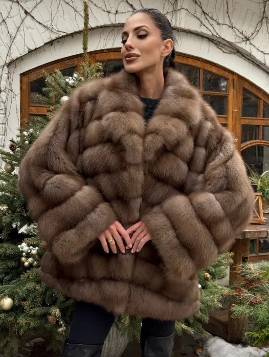 Полушубок оверсайз из меха куницы с английским воротником - фото 5