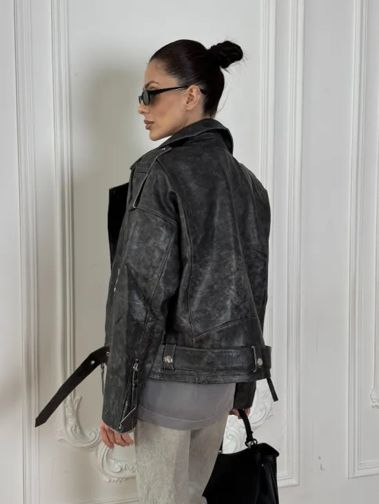 Косуха из натуральной серой кожи с эффектом винтажа и декоративными кнопками по краям воротника - фото 6