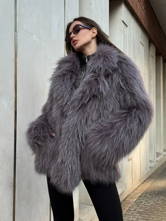 Шуба из меха енота с английским воротником цвет - лаванда - фото 7