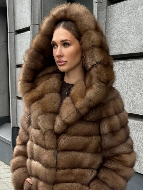 Шуба из натурального меха куницы с капюшоном - фото 5