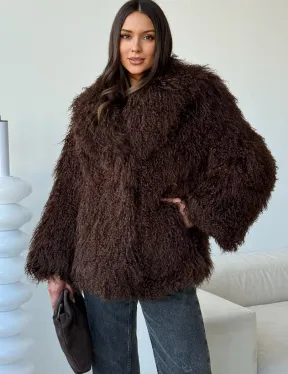 Коричневая шуба из ламы - фото 0