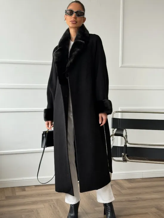Черное пальто с мехом норки - фото 6
