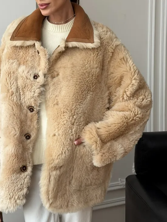 Двухсторонняя женская замшевая дубленка - фото 4