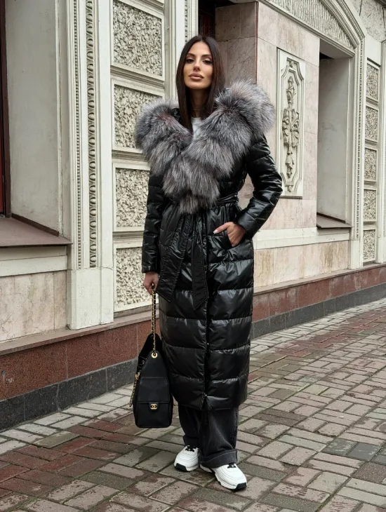 Чёрное пуховое пальто с меховым капюшоном из чернобурки - фото 15
