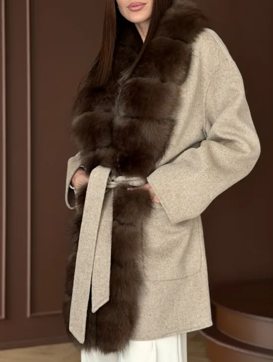 Пальто с отделкой из меха песца - фото 2