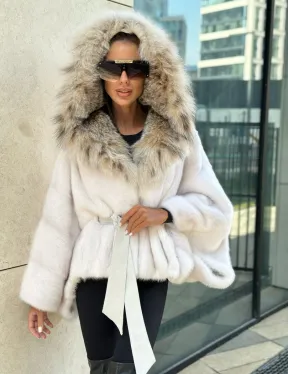 Белое норковое манто с капюшоном из меха рыси - фото 3