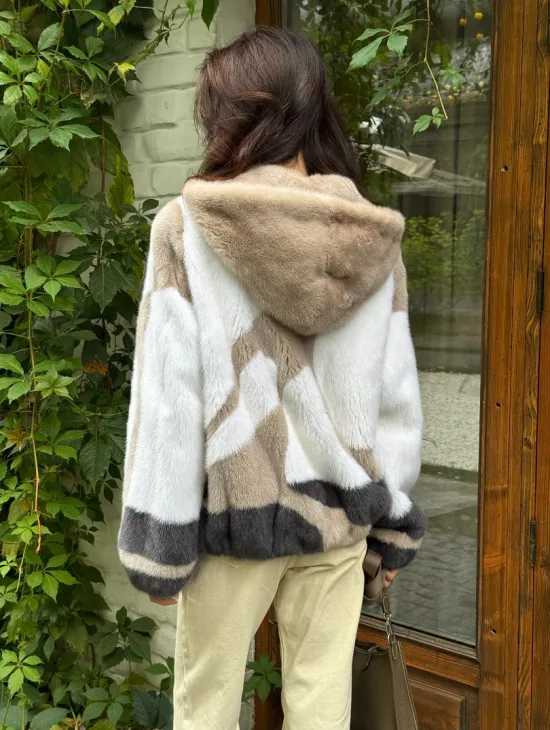 Стильная норковая куртка с капюшоном - фото 3