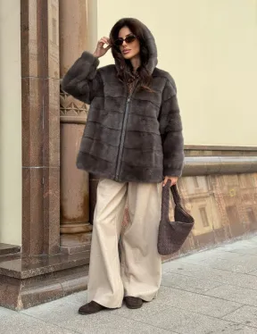 Бомбер из меха норки с капюшоном - цвет мокко - фото 9