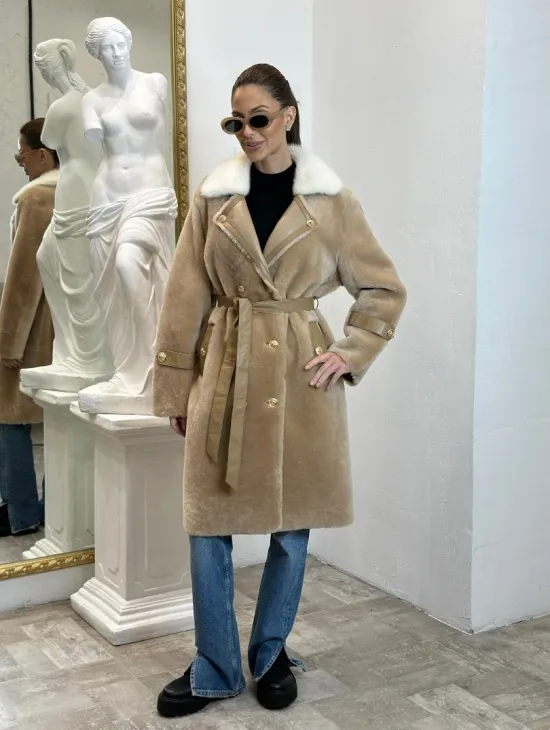 Дубленка из овчины с белым мехом норки - цвет бежевый - фото 4